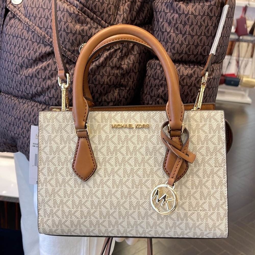 Michael Kors Small Sheila Satchel Crossbody
Vanilla 
NWT